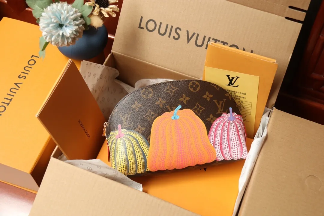All Categories Official Website "Brand Women's Bags" Women's Bags 💙 LV 2024 New LV Cosmetic Bag