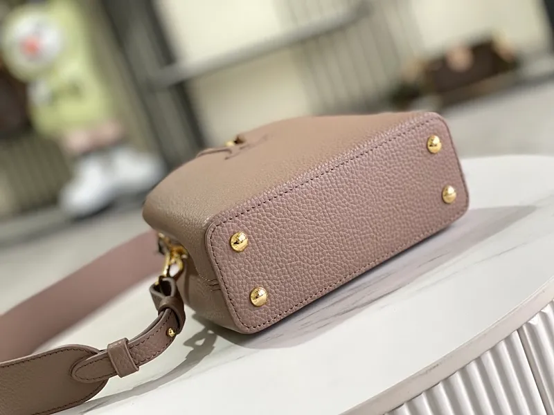 All Categories 💚 Authentic Grade Bags 💚 LV 2026 New LV Top Replica Crossbody Shoulder Bag