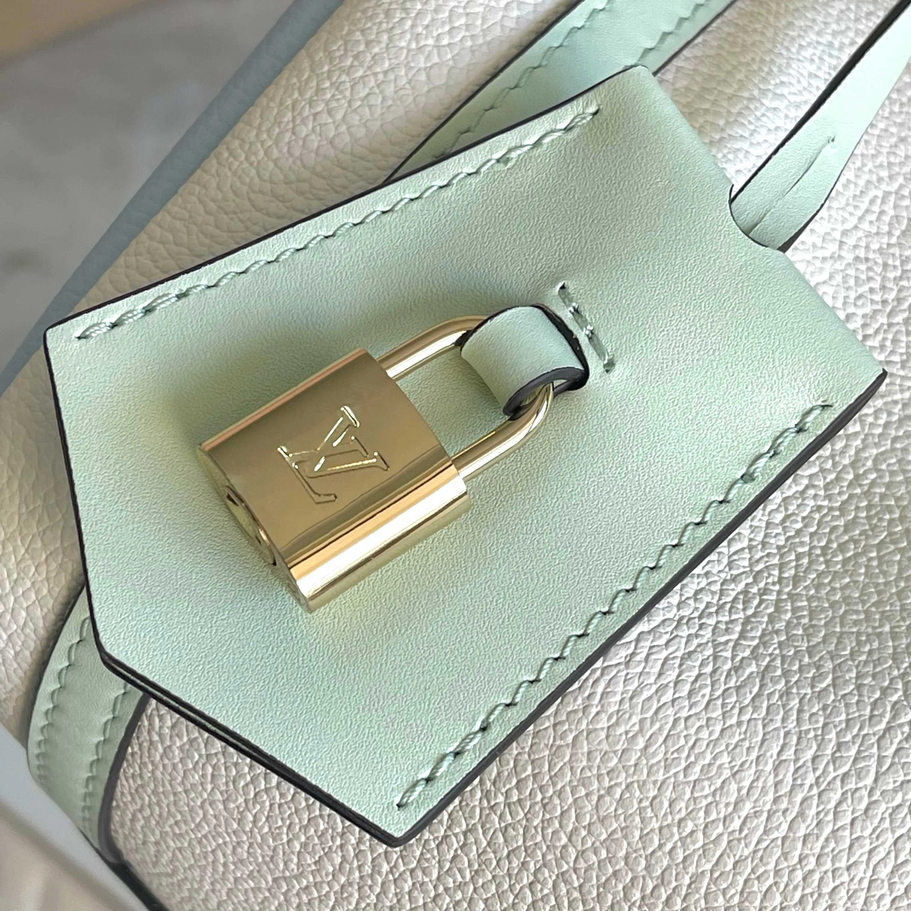 All Categories Official Website "Brand Women's Bags" Women's Bags 💙 LV LV 2026 New Crossbody Shoulder Bag