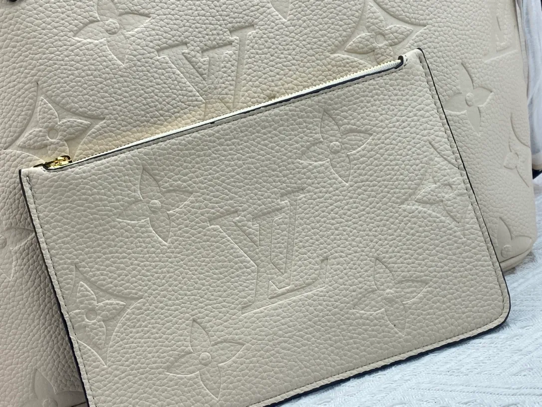 All categories Official website "Brand Women's Bags" Women's Bags 💙 LV replica LV, fine imitation LV bags, LV shoulder bags, 2023 official latest version LV full leather embossed handbag, bag factory, original material, size: 32-29-17CM