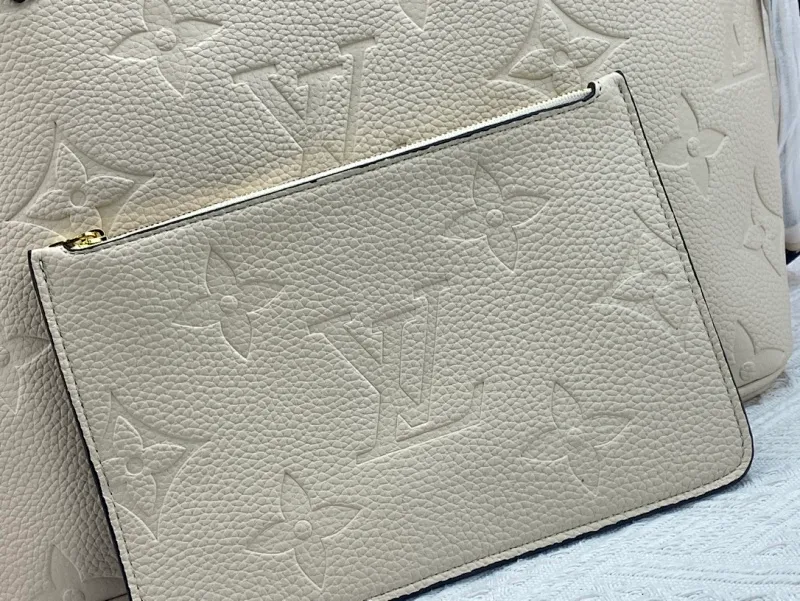 All categories Official website "Brand Women's Bags" Women's Bags 💙 LV replica LV, fine imitation LV bags, LV shoulder bags, 2023 official latest version LV full leather embossed handbag, bag factory, original material, size: 32-29-17CM