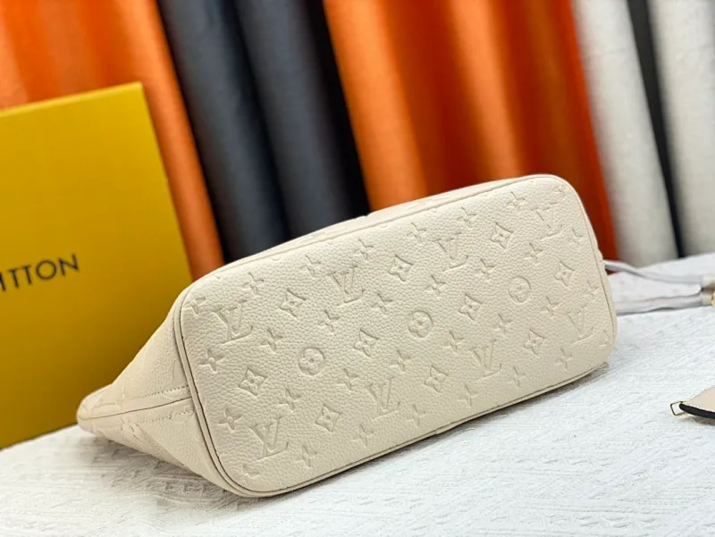 All categories Official website "Brand Women's Bags" Women's Bags 💙 LV replica LV, fine imitation LV bags, LV shoulder bags, 2023 official latest version LV full leather embossed handbag, bag factory, original material, size: 32-29-17CM