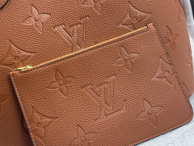 All categories Official website "Brand Women's Bags" Women's Bags 💙 LV replica LV, fine imitation LV bags, LV shoulder bags, 2023 official latest version LV full leather embossed handbag, bag factory, original material, size: 32-29-17CM