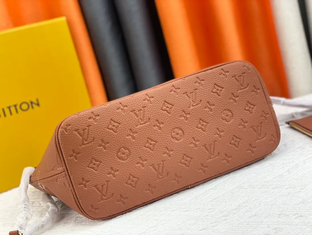All categories Official website "Brand Women's Bags" Women's Bags 💙 LV replica LV, fine imitation LV bags, LV shoulder bags, 2023 official latest version LV full leather embossed handbag, bag factory, original material, size: 32-29-17CM