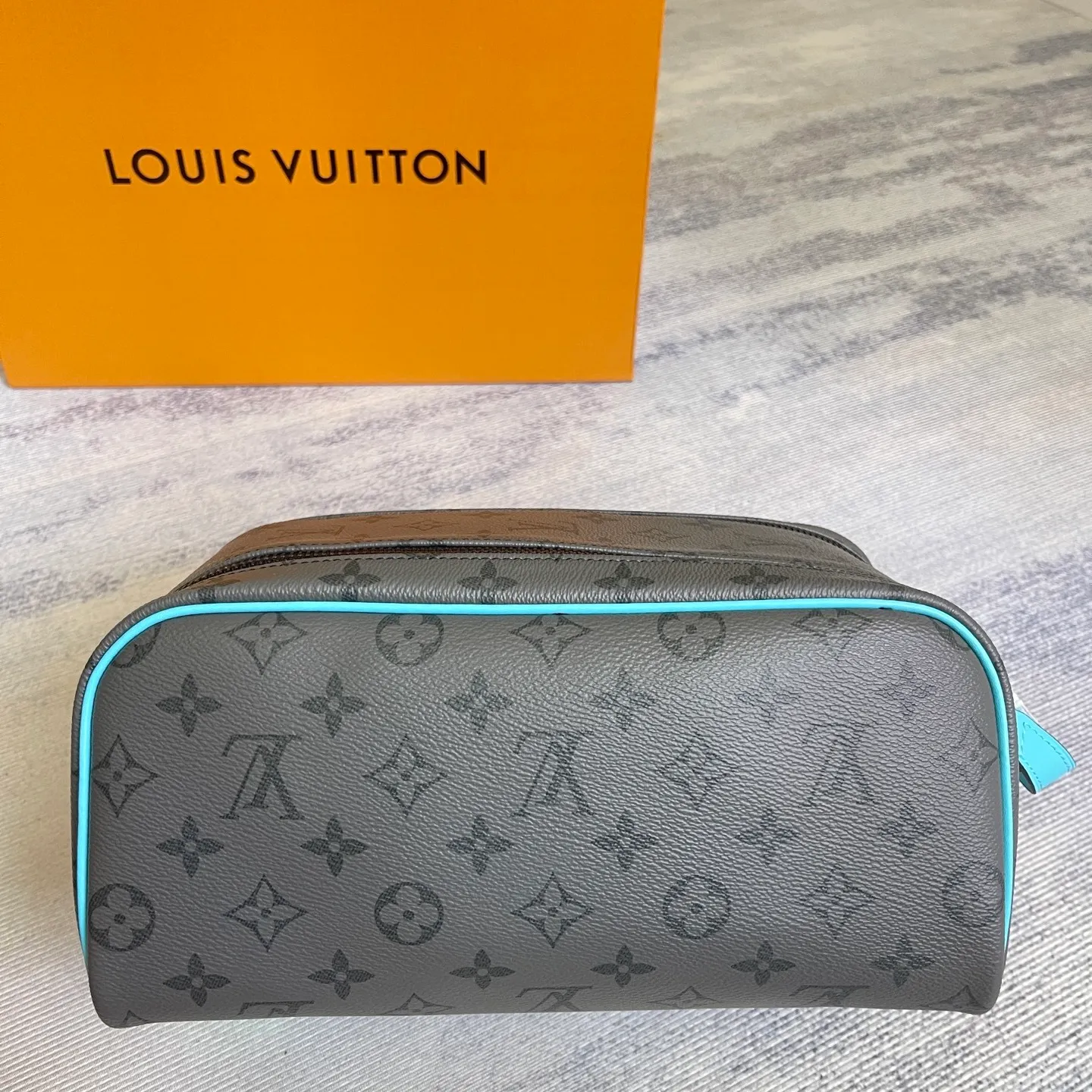 All categories Official website "Brand Women's Bags" Women's Bags 💙 LV 2025 new LV toiletry bag
