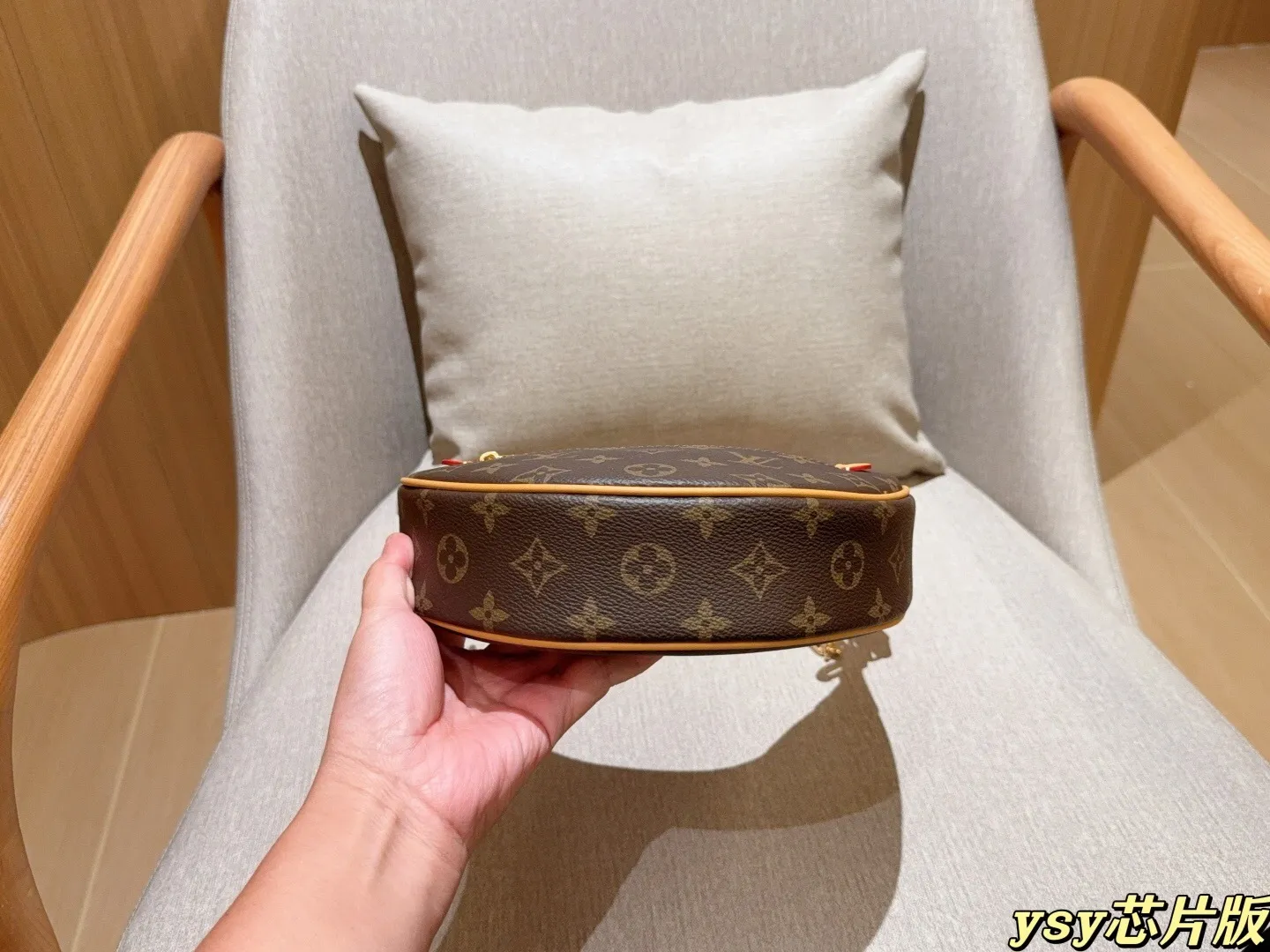 All categories Official website "Brand Women's Bags" Women's Bags 💙 LV 2025 new LV armpit bag