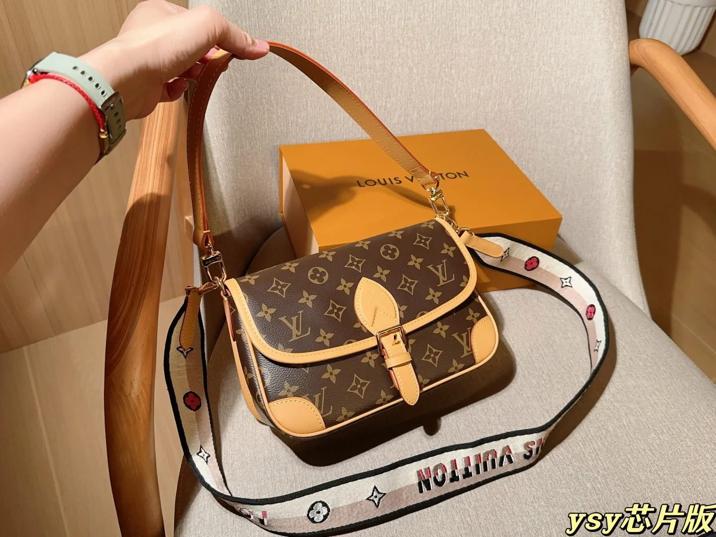 All categories Official website "Brand Women's Bags" Women's Bags 💙 LV 2025 new LV armpit bag