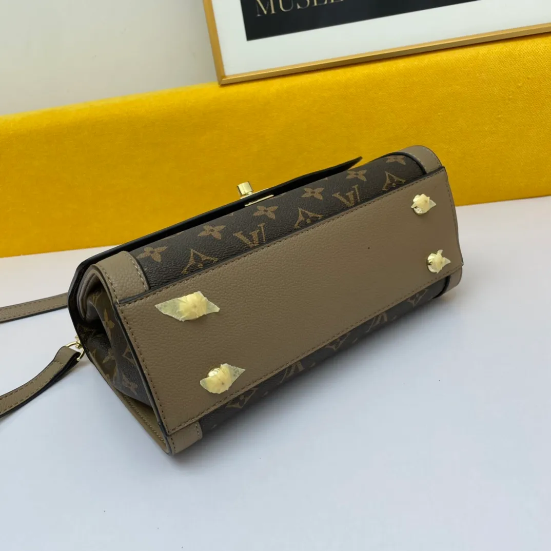 All categories Official website "Brand Women's Bags" Women's Bags 💙 LV 2022 official new LV patented cowhide crossbody bag wholesale 58002100 High quality Size: 26-18-8 CM