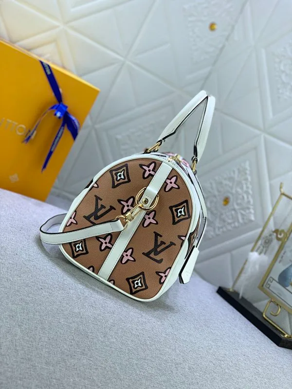 All Categories Official Website "Brand Women's Bags" Women's Bags 💙 LV White (leopard print) This Speedy Bandoulière 25 handbag is from the 2021 Autumn Wild at Heart capsule series. It uses a classic configuration to highlight the hand-painted style Monogram pattern. It is eye-catching and new. It was born in 1924.