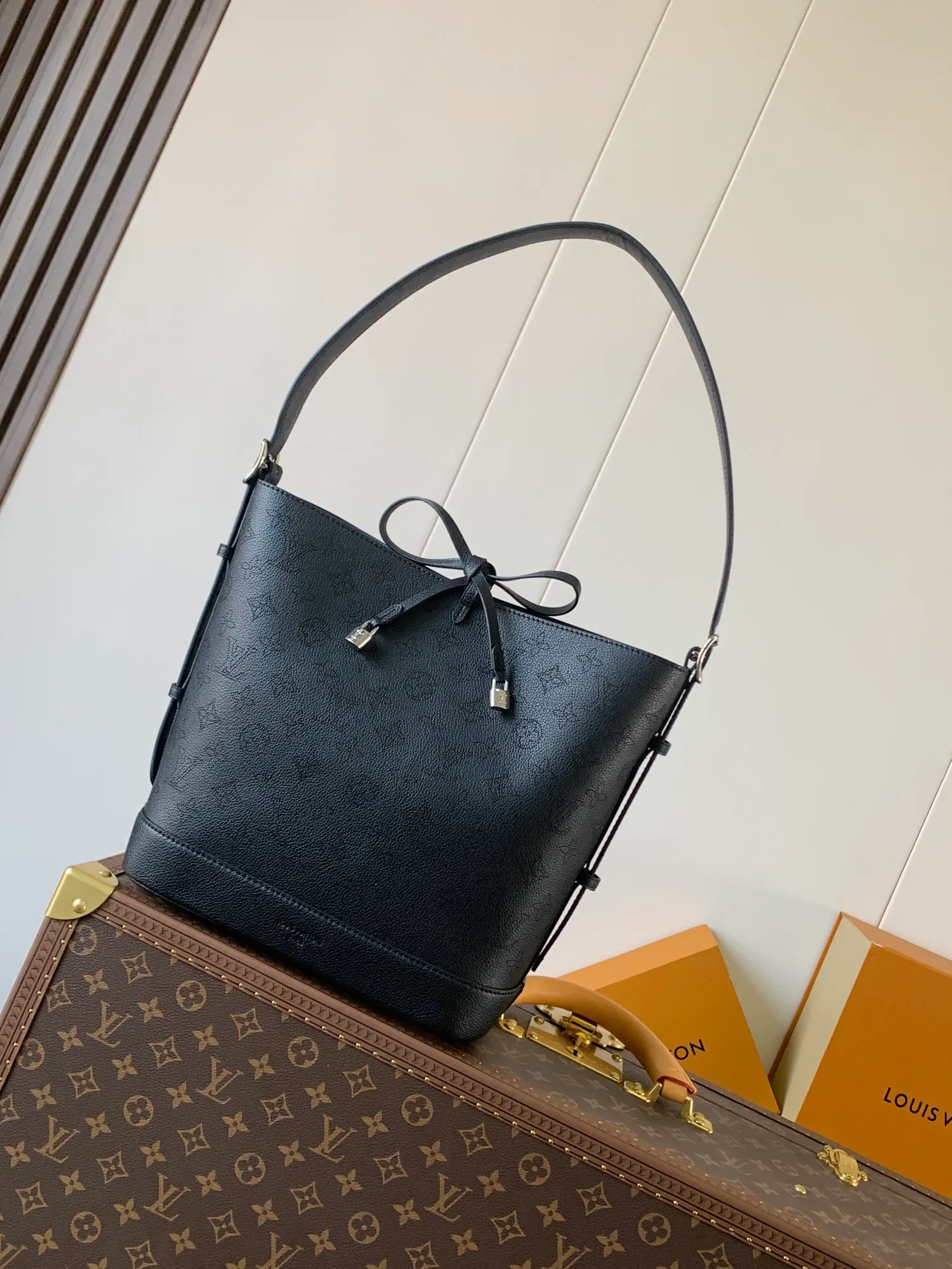 All categories Official website "Brand Women's Bags" Women's Bags 💙 LV 2026 new LV hand-held crossbody bag