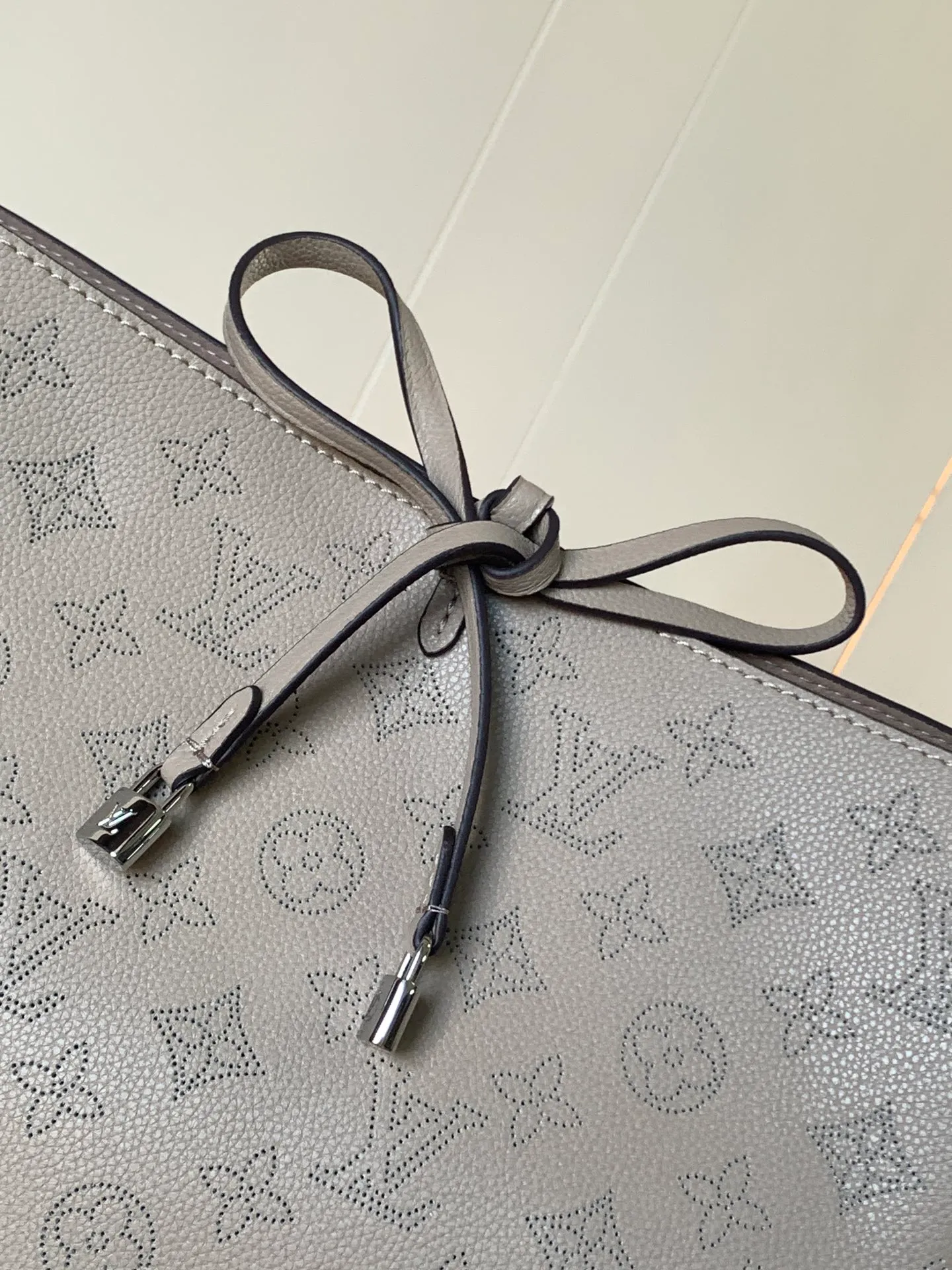 All categories Official website "Brand Women's Bags" Women's Bags 💙 LV 2026 new LV hand-held crossbody bag