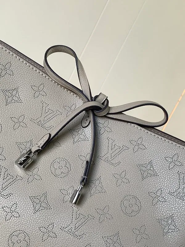 All categories Official website "Brand Women's Bags" Women's Bags 💙 LV 2026 new LV hand-held crossbody bag