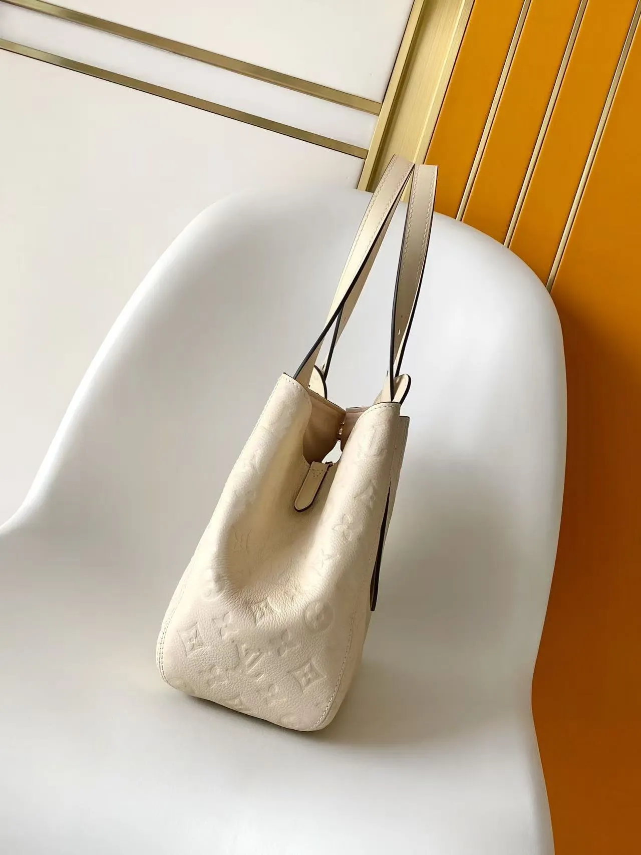All categories Official website "Brand Women's Bags" Women's Bags 💙 LV 2026 new LV hand-held crossbody bag