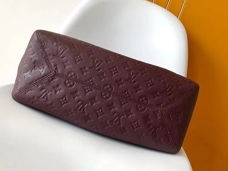 All categories Official website "Brand Women's Bags" Women's Bags 💙 LV 2026 new LV hand-held crossbody bag