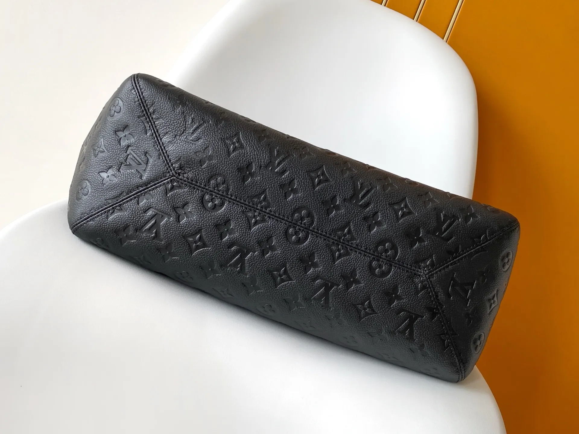 All categories Official website "Brand Women's Bags" Women's Bags 💙 LV 2026 new LV hand-held crossbody bag