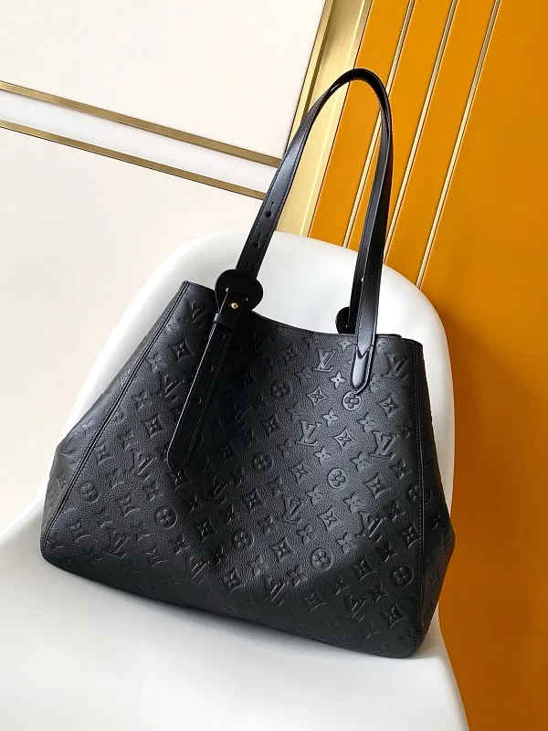 All categories Official website "Brand Women's Bags" Women's Bags 💙 LV 2026 new LV hand-held crossbody bag
