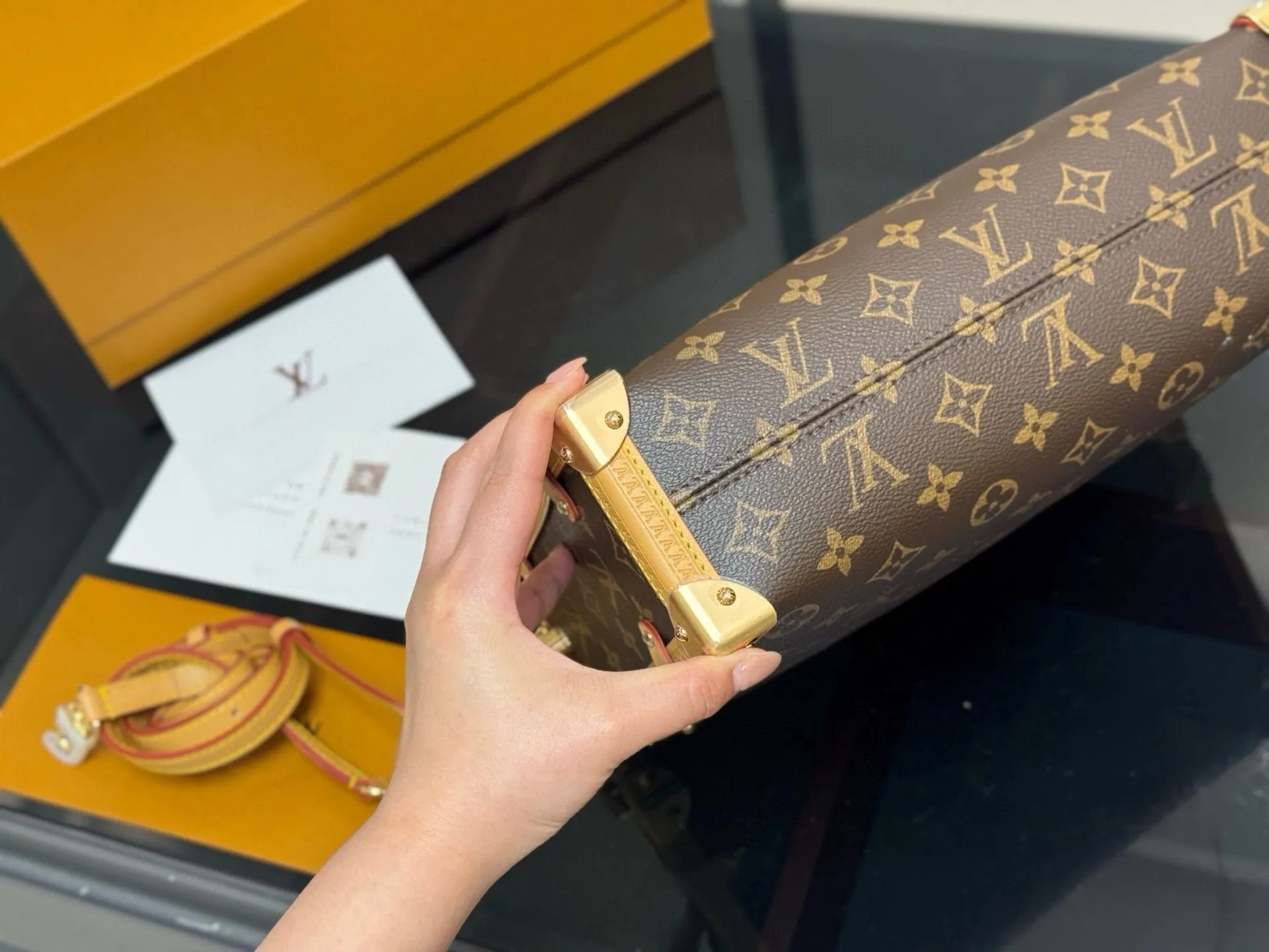 All categories Official website "Brand Women's Bags" Women's Bags 💙 LV 2025 new LV armpit bag