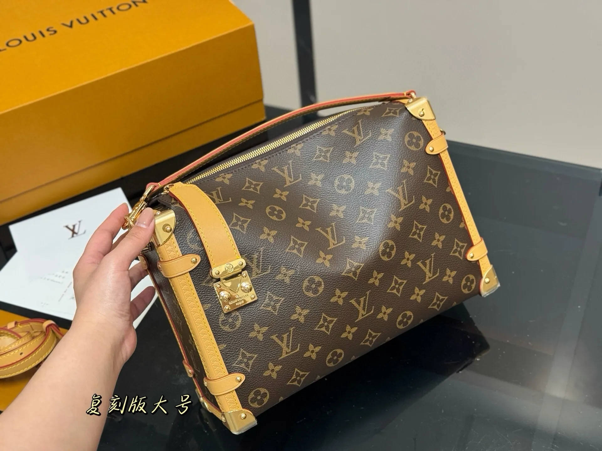 All categories Official website "Brand Women's Bags" Women's Bags 💙 LV 2025 new LV armpit bag
