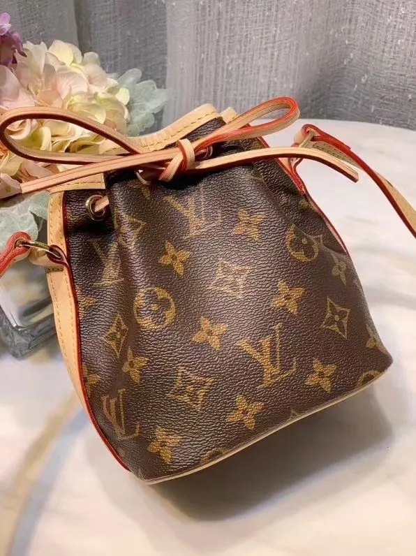 All categories Official website "Brand Women's Bags" Women's Bags 💙 LV 2022 official new LV crossbody bag wholesale 58001100 Original order quality Size: 17 cm
