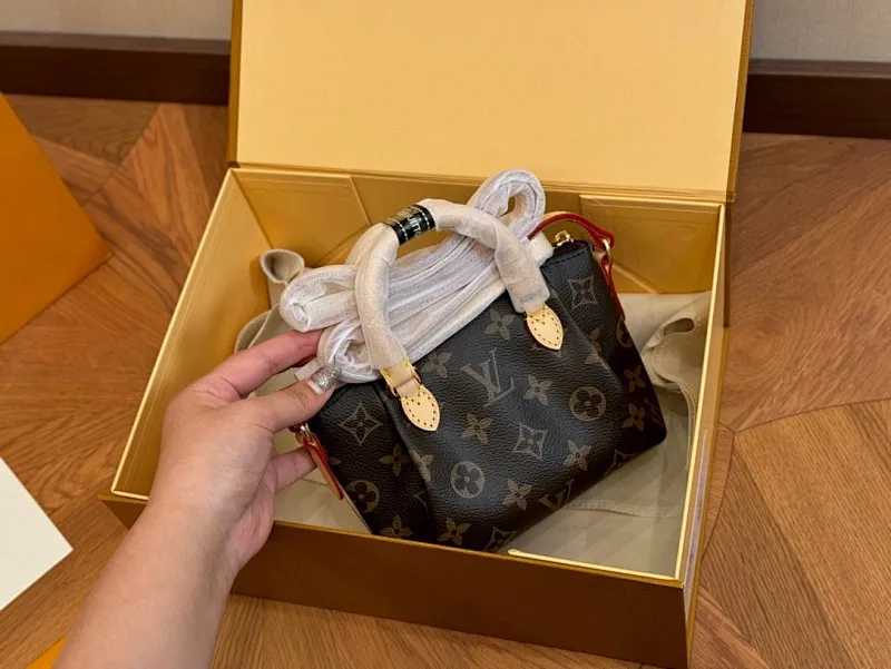 All Categories Official Website "Brand Women's Bags" Women's Bags 💙 LV 2024 Official Website New LV Crossbody Bags