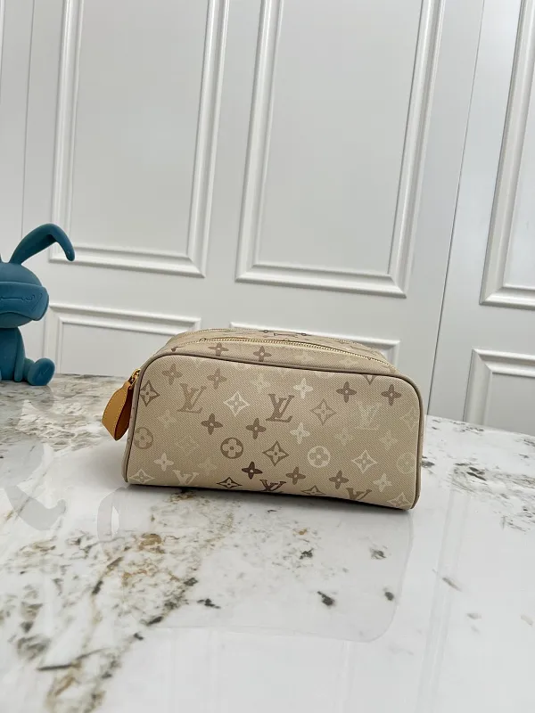All Categories Official Website "Brand Women's Bags" Women's Bags 💙 LV 2026 New LV Cosmetic Bag