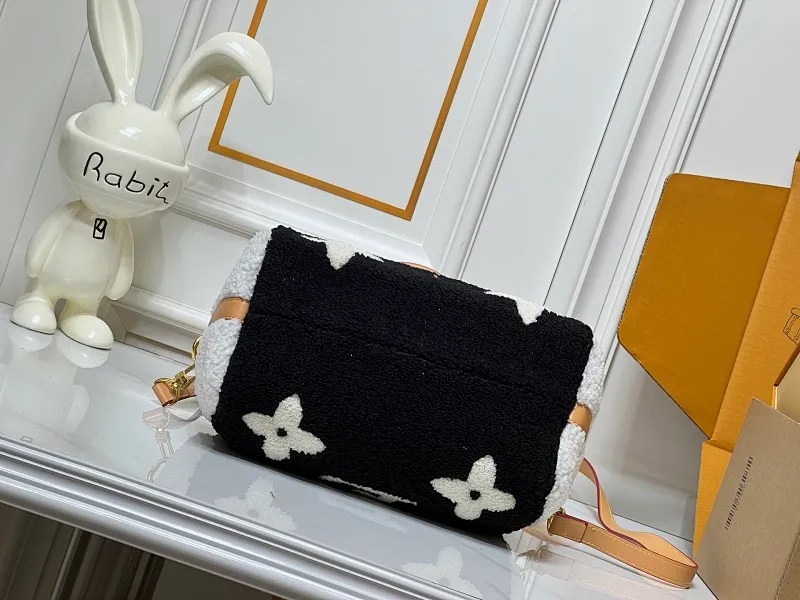 All Categories Official Website "Brand Women's Bags" Women's Bags 💙 LV 2026 New LV Crossbody Bag