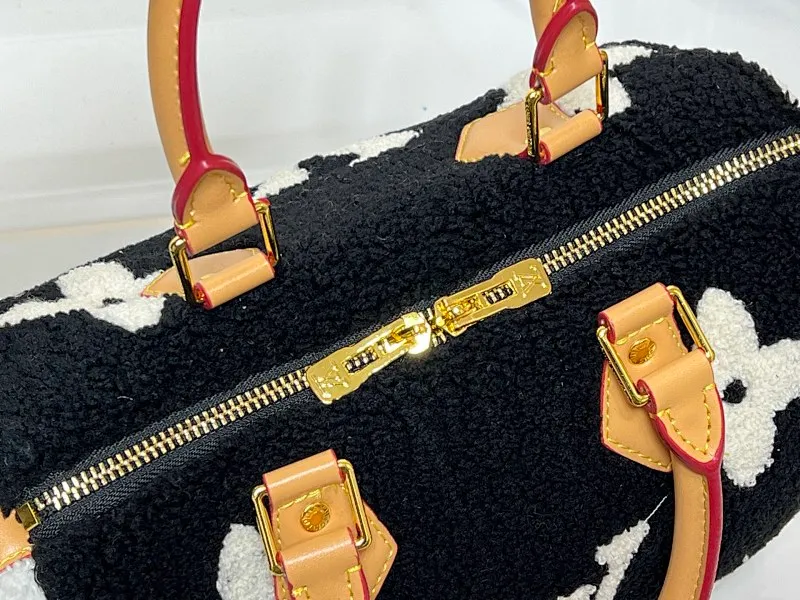 All Categories Official Website "Brand Women's Bags" Women's Bags 💙 LV 2026 New LV Crossbody Bag