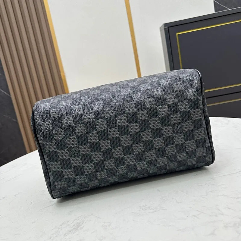 All categories Official website "Brand Women's Bags" Women's Bags 💙 LV 2024 official website new LV toiletry bag