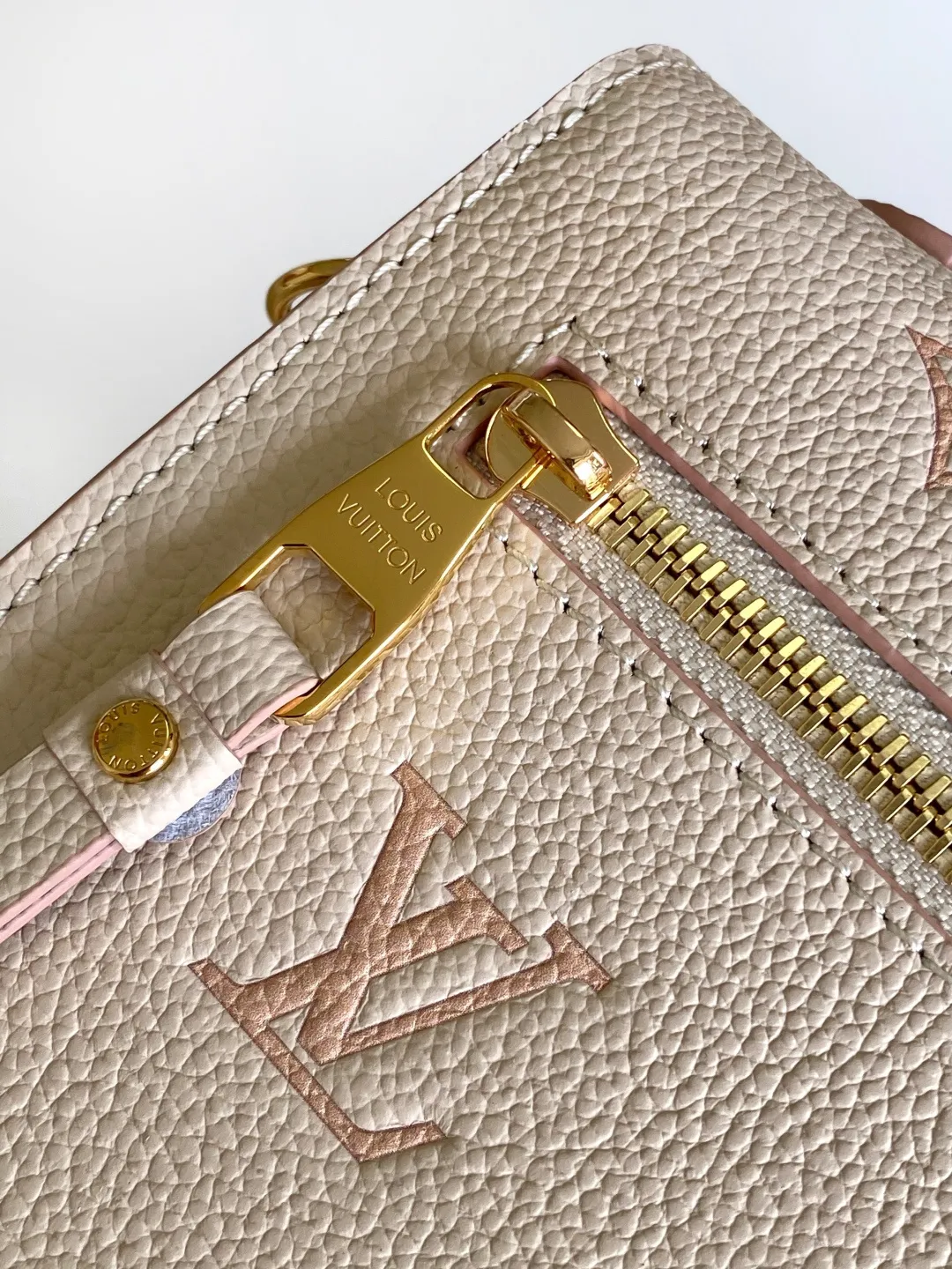 All Categories Official Website "Brand Women's Bags" Women's Bags 💙 LV 2026 New LV Crossbody Bag
