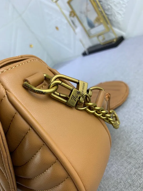 All Categories Official Website "Brand Women's Bags" Women's Bags 💙 LV Upgraded Original Multi Pochette New Wave handbags are made of smooth and soft quilted calf leather, dynamic design, adjustable shoulder straps, distressed gold metal accessories, bronze gold chain inscriptions and striped jacquard shoulder straps, etc. Provide multiple carrying methods, the coin-shaped round bag on the shoulder strap can be