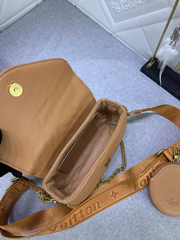 All Categories Official Website "Brand Women's Bags" Women's Bags 💙 LV Upgraded Original Multi Pochette New Wave handbags are made of smooth and soft quilted calf leather, dynamic design, adjustable shoulder straps, distressed gold metal accessories, bronze gold chain inscriptions and striped jacquard shoulder straps, etc. Provide multiple carrying methods, the coin-shaped round bag on the shoulder strap can be