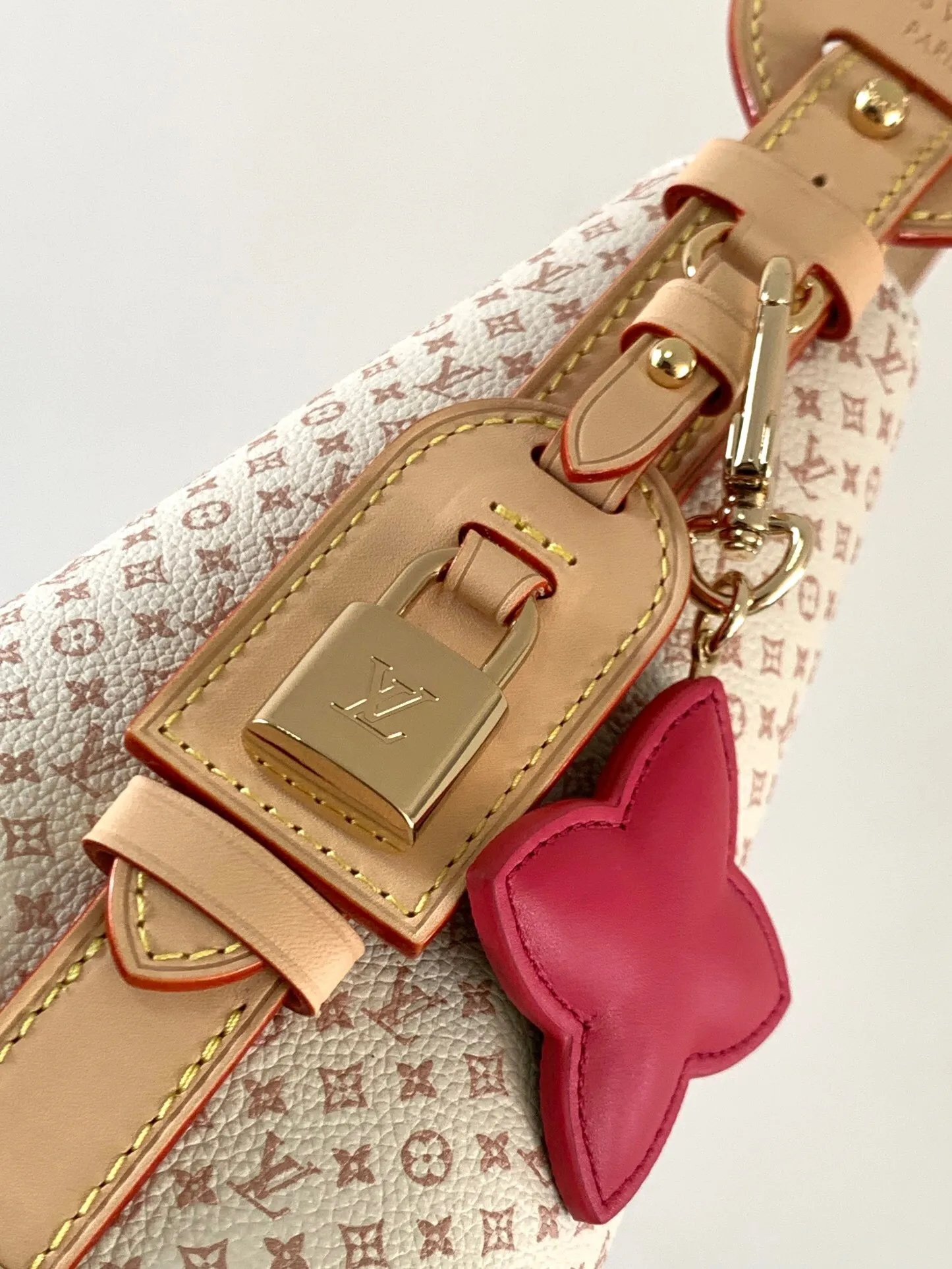 All Categories Official Website "Brand Women's Bags" Women's Bags 💙 LV 2025 New LV Crossbody Bag
