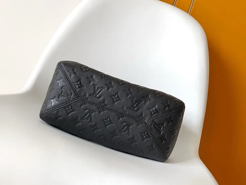 All categories Official website "Brand Women's Bags" Women's Bags 💙 LV 2026 new LV hand-held crossbody bag