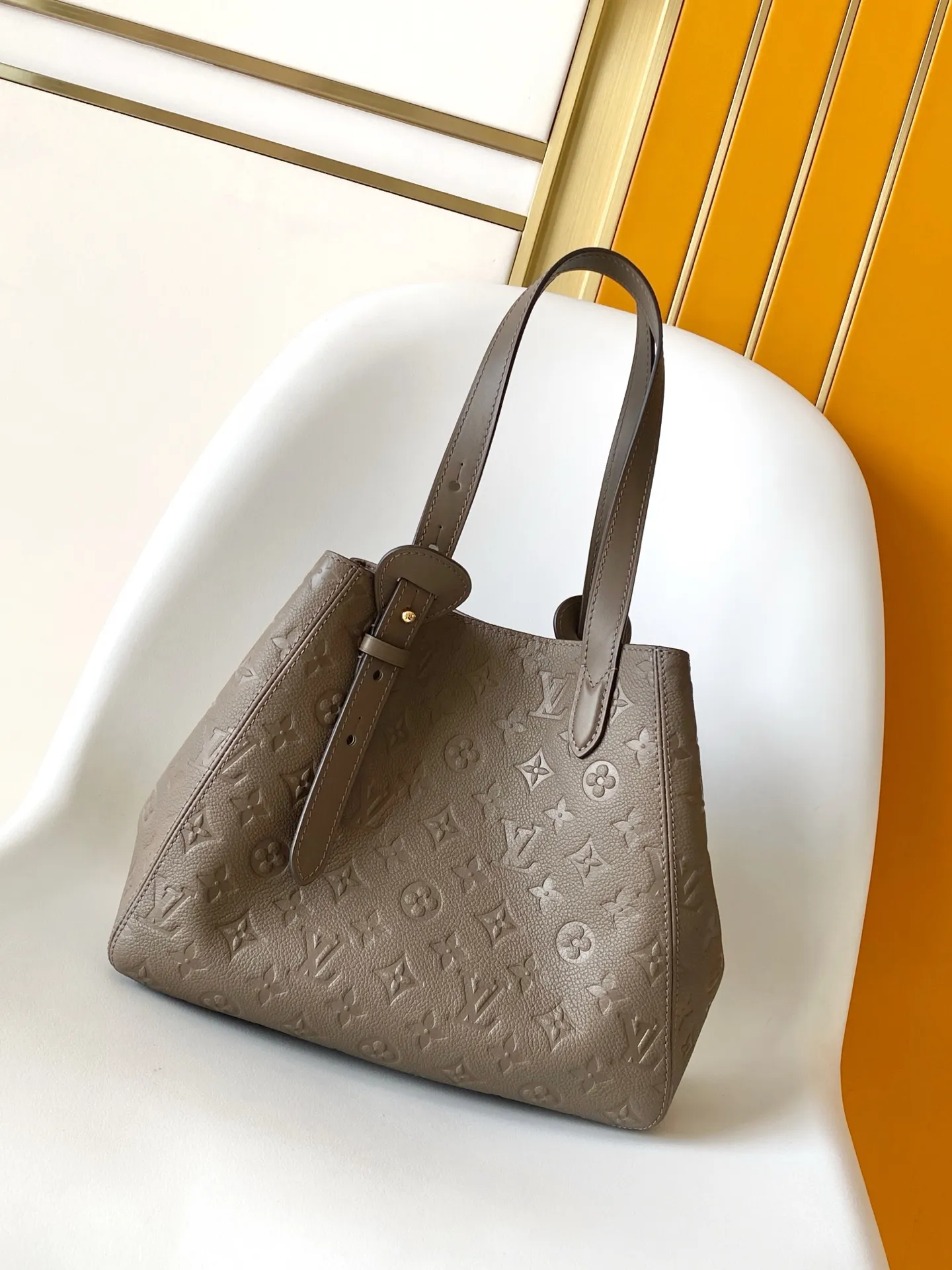 All categories Official website "Brand Women's Bags" Women's Bags 💙 LV 2026 new LV hand-held crossbody bag