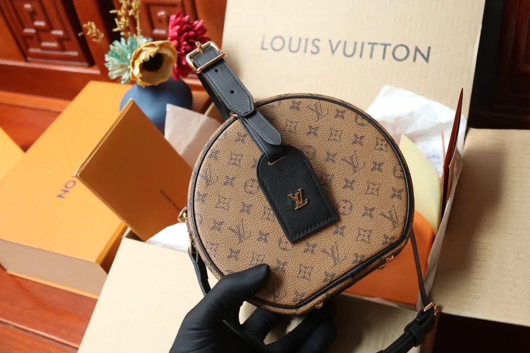 All categories Official website "Brand Women's Bags" Women's Bags 💙 LV replica LV, fine imitation LV bags, LV shoulder bags, 2023 official latest version LV crossbody bag, bag factory, original material, size: 7.5-16.5-7.5CM