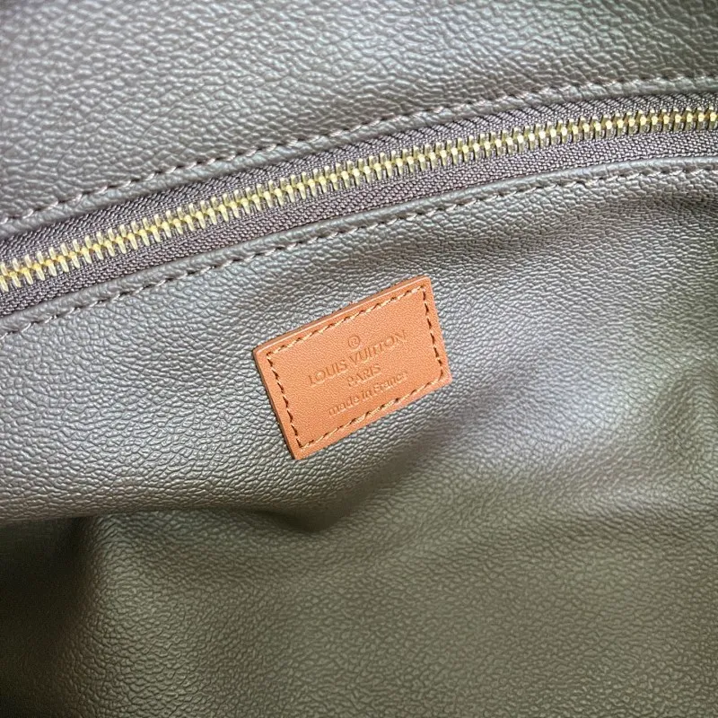 All categories Official website "Brand Women's Bags" Women's Bags 💙 LV 2025 new LV toiletry bag