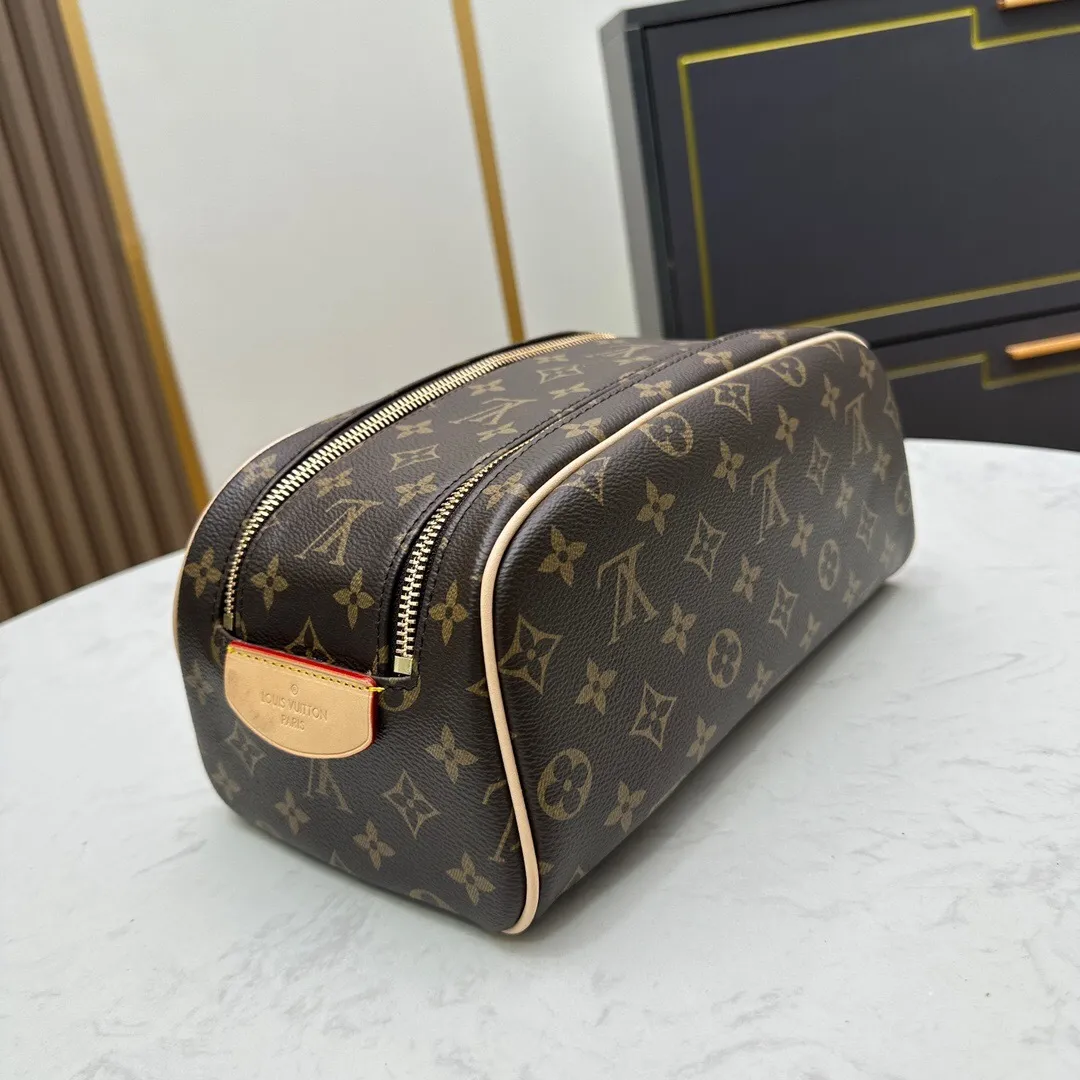All categories Official website "Brand Women's Bags" Women's Bags 💙 LV 2024 official website new LV toiletry bag