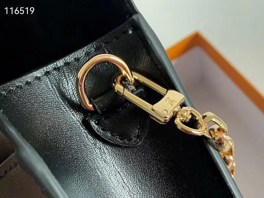 All categories Official website "Brand Women's Bags" Women's Bags 💙 LV 2022 Official New LV Crossbody Bag Wholesale 5800700 High Quality Specifications: 23-15-5 CM