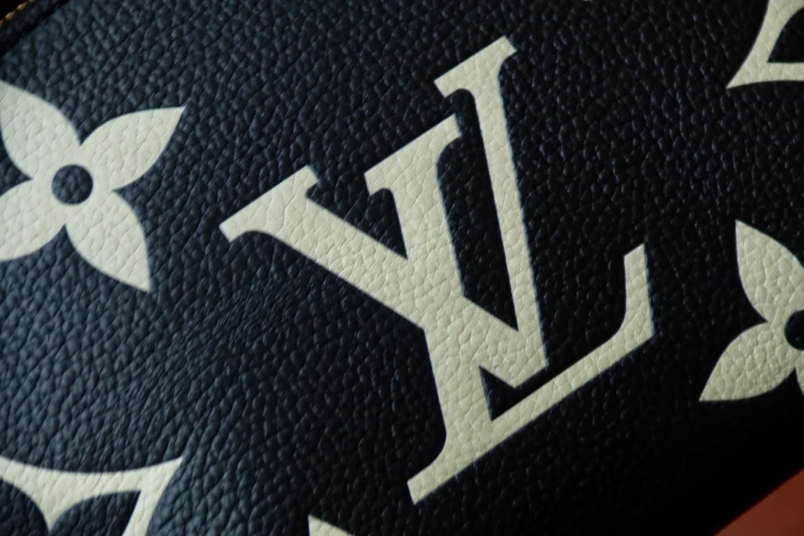 All Categories Official Website "Brand Women's Bags" Women's Bags 💙 LV 2024 New LV Cosmetic Bag