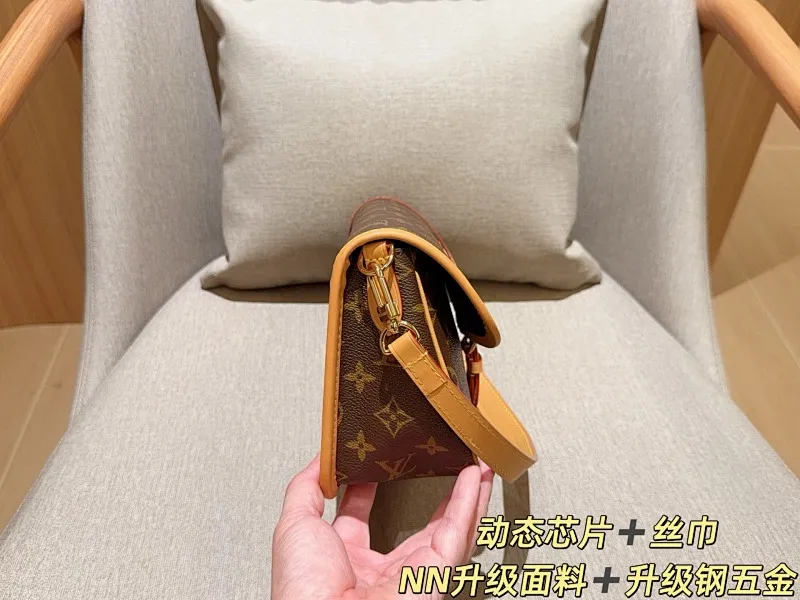 All categories Official website "Brand Women's Bags" Women's Bags 💙 LV 2025 new LV armpit bag