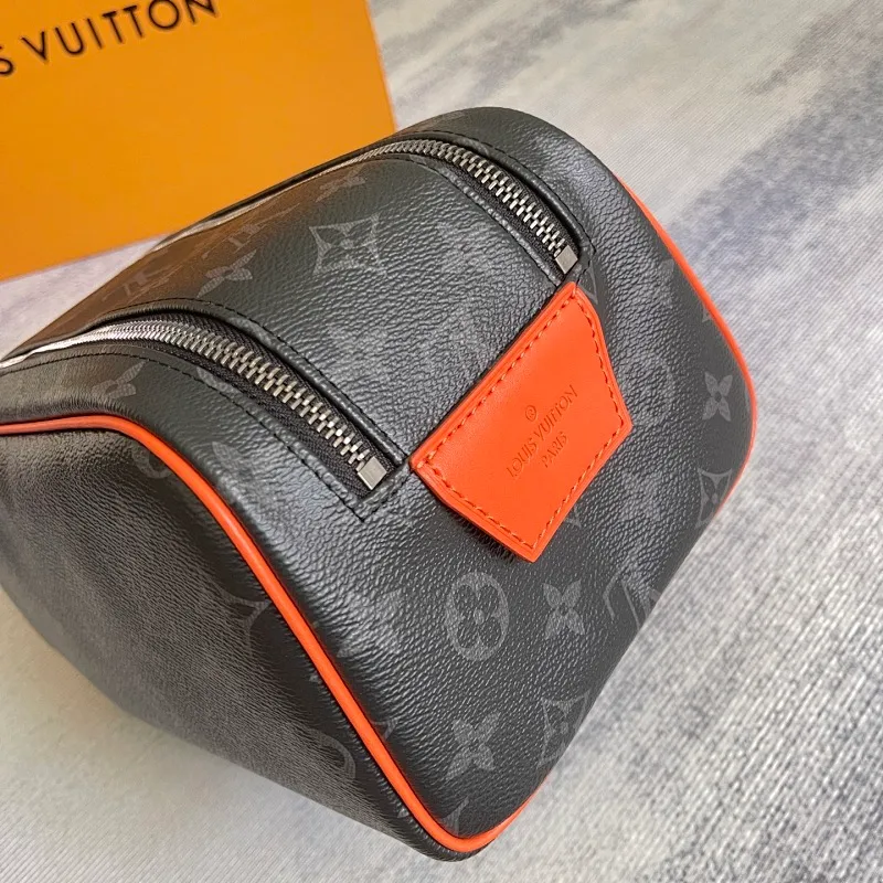 All categories Official website "Brand Women's Bags" Women's Bags 💙 LV 2025 new LV toiletry bag
