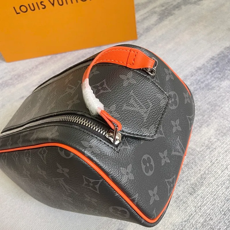 All categories Official website "Brand Women's Bags" Women's Bags 💙 LV 2025 new LV toiletry bag
