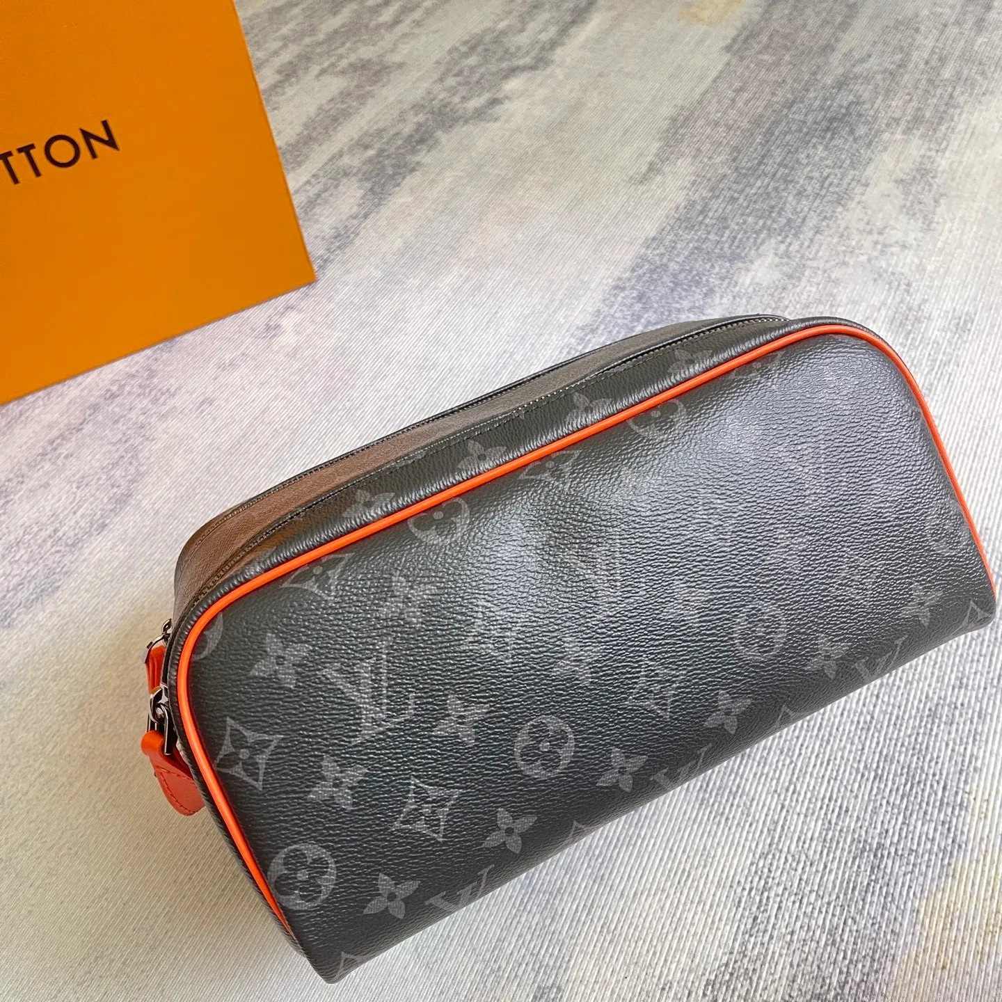 All categories Official website "Brand Women's Bags" Women's Bags 💙 LV 2025 new LV toiletry bag