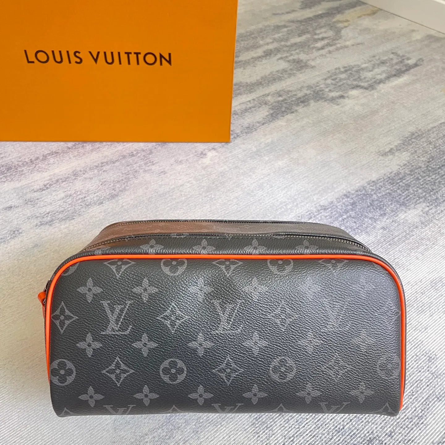 All categories Official website "Brand Women's Bags" Women's Bags 💙 LV 2025 new LV toiletry bag