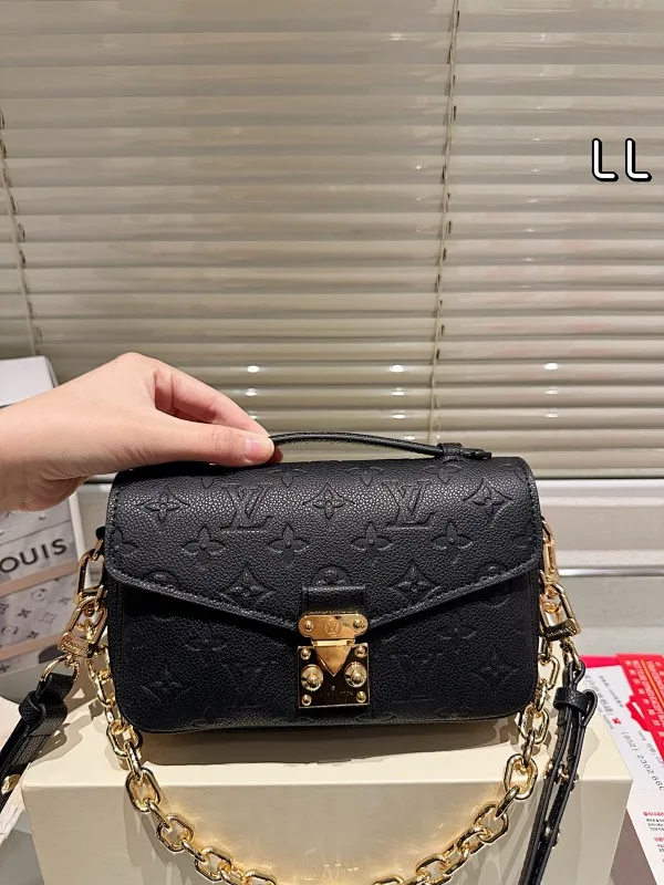 All categories Official website "Brand Women's Bags" Women's Bags 💙 LV 2025 new LV armpit bag