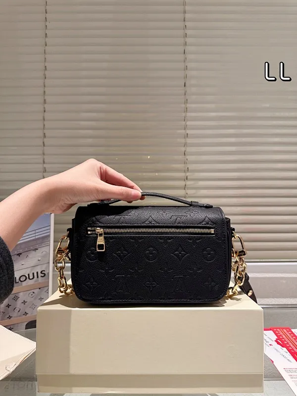 All categories Official website "Brand Women's Bags" Women's Bags 💙 LV 2025 new LV armpit bag