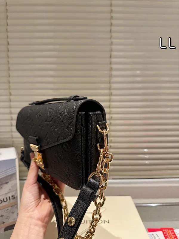 All categories Official website "Brand Women's Bags" Women's Bags 💙 LV 2025 new LV armpit bag