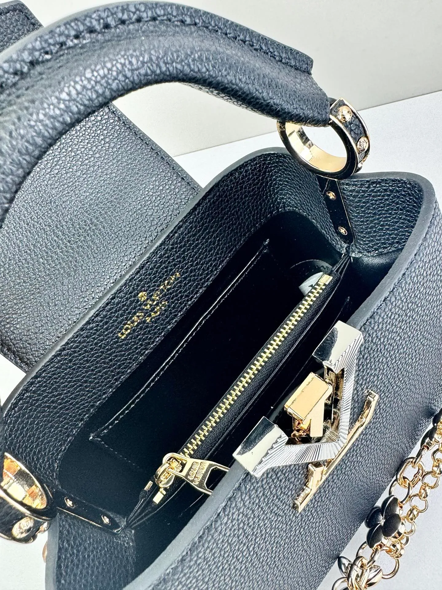 All Categories Official Website "Brand Women's Bags" Women's Bags 💙 LV LV 2026 New Crossbody Shoulder Bag