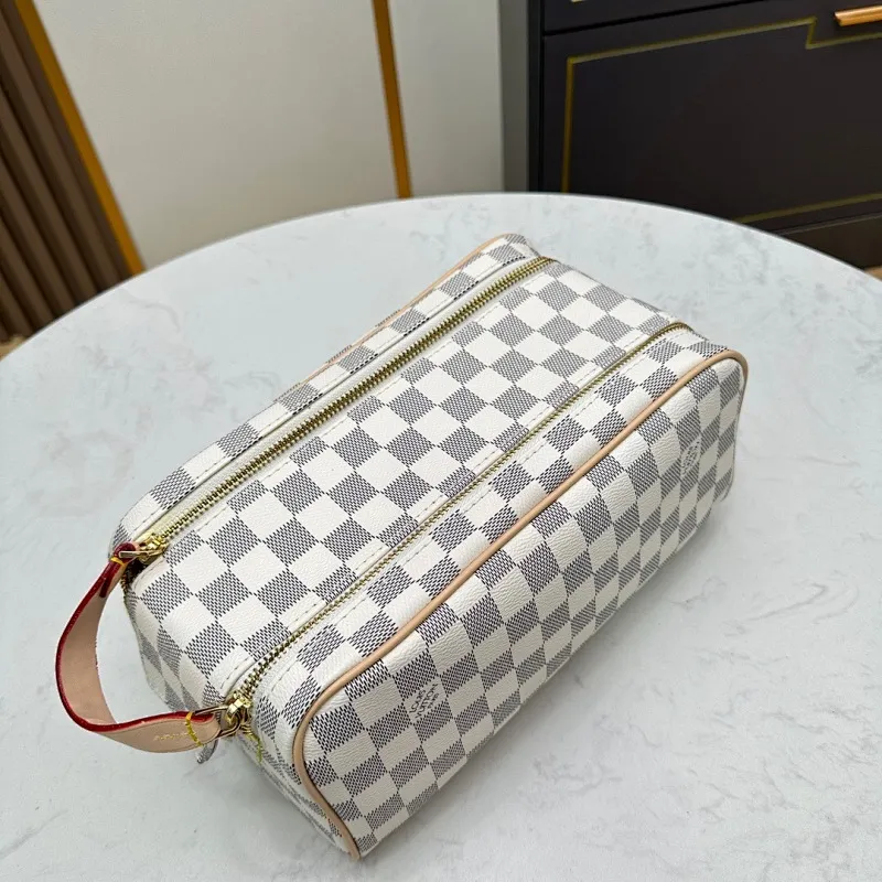 All categories Official website "Brand Women's Bags" Women's Bags 💙 LV 2024 official website new LV toiletry bag