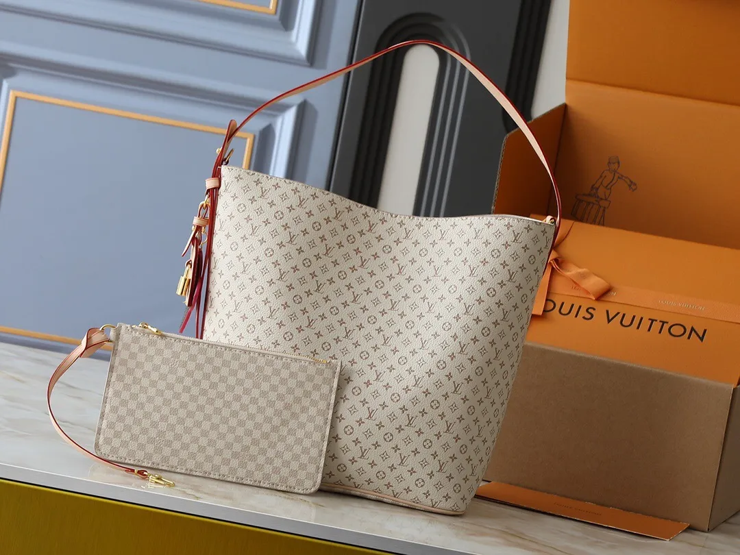 All categories Official website "Brand Women's Bags" Women's Bags 💙 LV 2025 new LV armpit bag